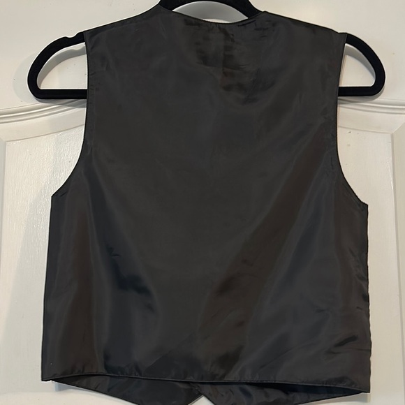 Black and Red Vest with Tailored Fit - Picture 5 of 6